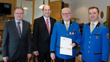 Verdienstkreuz in Gold: Hofer Helmut  am Donnerstag, 10. März 2016