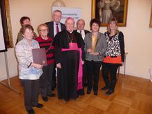 Margit Dürnberger, Gerlinde Zweimüller, Maria Wolkerseder, Landtagspräsident Friedrich Bernhofer,
Diözesanbischof Dr.Ludwig Schwarz, BM Franz Sieberer, PAPO-Obfrau Edeltraud Burgstaller, Dkfm.Martina Bachinger. Foto: Privat. am Mittwoch, 30. Januar 2013