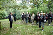 Foto (von Gerhard Huber): Besichtigung des Botanischen Gartens Frankenburg durch die kanadische Reisegruppe am Mittwoch,  1. Oktober 2014