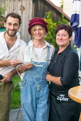 Die Stolze Siegerin: Monika Schausberger erreichte als erste das Ziel der Rallye-Strecke am Montag,  5. Oktober 2015