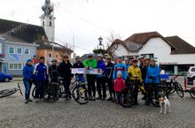 Der Fahrradbeauftragte und die FrankenburgerInnen bei der Radsaison-Eröffnung (Foto: Erwin Preuner)