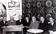 Foto (Heimatverein): mit den Gründungsmitgliedern des Heimatvereines 24.4.1966 Von links: Karl Pochlatko, Karl Kukla, Dir. Wagner, Kurt Schlipfinger, Herbert Hörschläger, Otto Koller und Rudolf Neudorfer