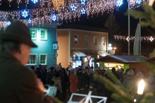 Weihnachtliche Stimmung beim 1. Frankenburger Lichterfest am Dienstag, 19. November 2013