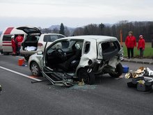 Fahrerflucht nach schwerem Unfall am Samstag, 30. November 2013