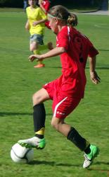Ein Fußballtalent macht seinen Weg am Mittwoch, 10. April 2013