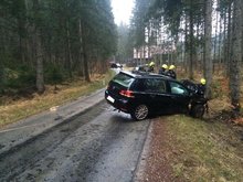 Aufräumarbeiten nach Verkehrsunfall am Freitag, 27. März 2015