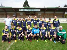 Foto (von TSV Frankenburg). Die U16-Mannschaft mit den neuen Dressen von Joso Gabric. (links hinten)