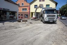 Foto (von Wilhelm Frickh): Umbauarbeiten am Frankenburger Marktplatz