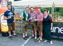 Das Sieger-Trio der Rallye Werner Aschenberger Erwin Preuner und Josef Heindl mit Veranstalterin Gabi Preuner und Andreas Preuner am Sonntag,  2. Oktober 2016