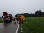 Lastwagen mit 1.200 Kisten Radler umgekippt am Mittwoch, 19. April 2017, Copyright siehe www.meinbezirk.at